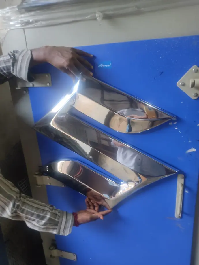 maruti suzuki  logo hydrochromed